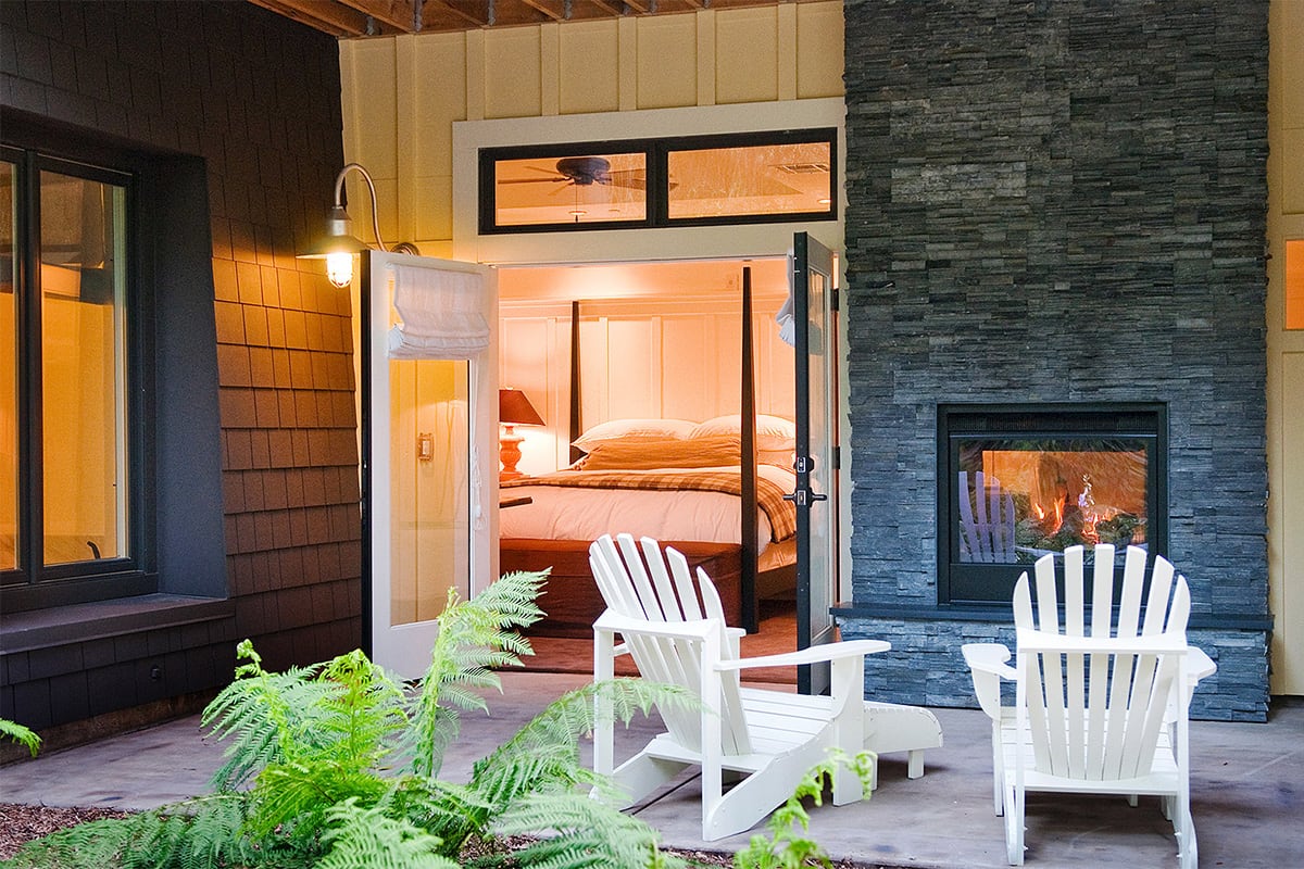 Luxe Digital luxury hotel The Farmhouse Inn Sonoma County master bedroom