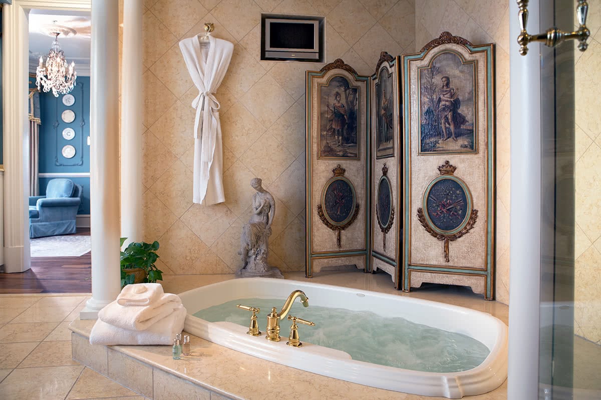 Luxe Digital luxury travel Chanler hotel Newport Rhode Island Renaissance bathroom