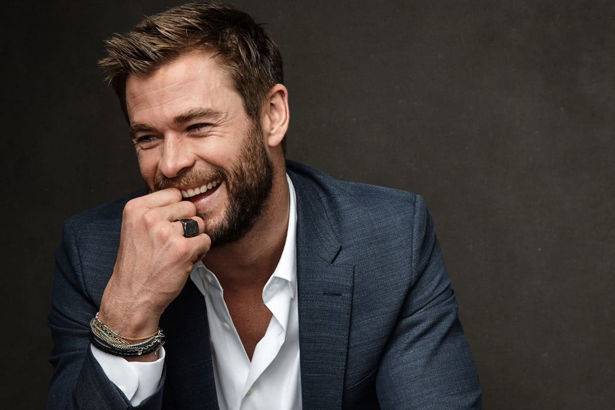 business casual dress code Chris Hemsworth men style - Luxe Digital