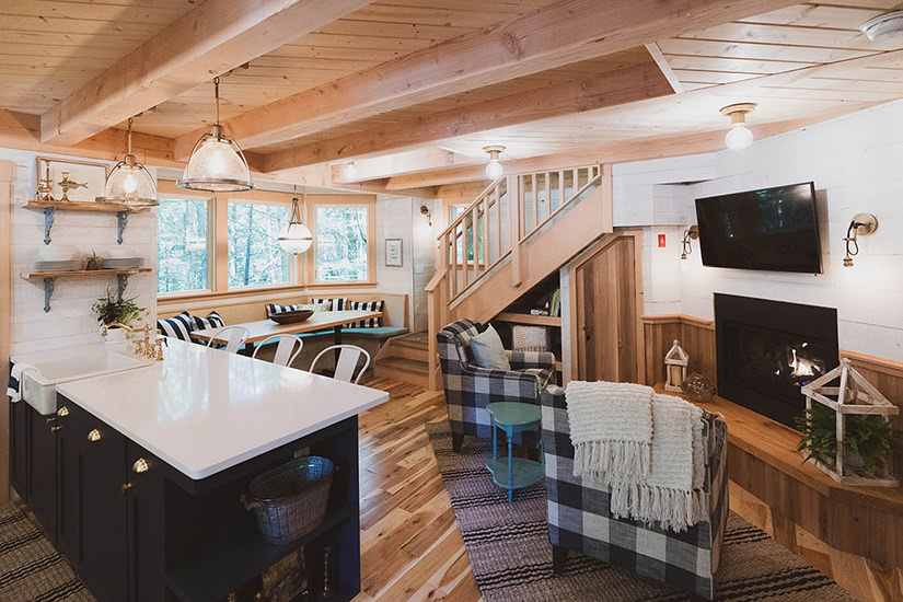 the woods maine treehouse experience luxury - Luxe Digital