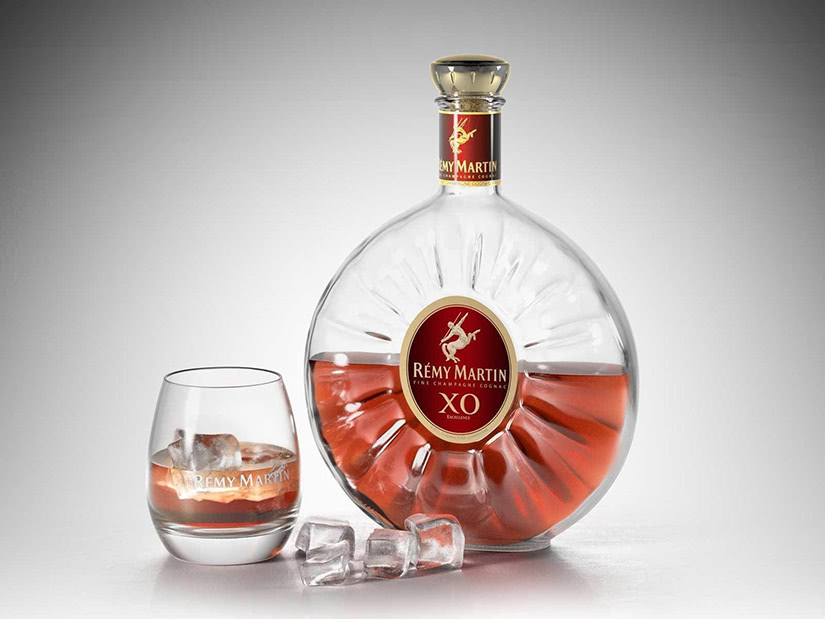 Encuentra la botella de brandy perfecta (2021) 4 Copa de coñac de lujo Rémy Martin - Luxe Digital