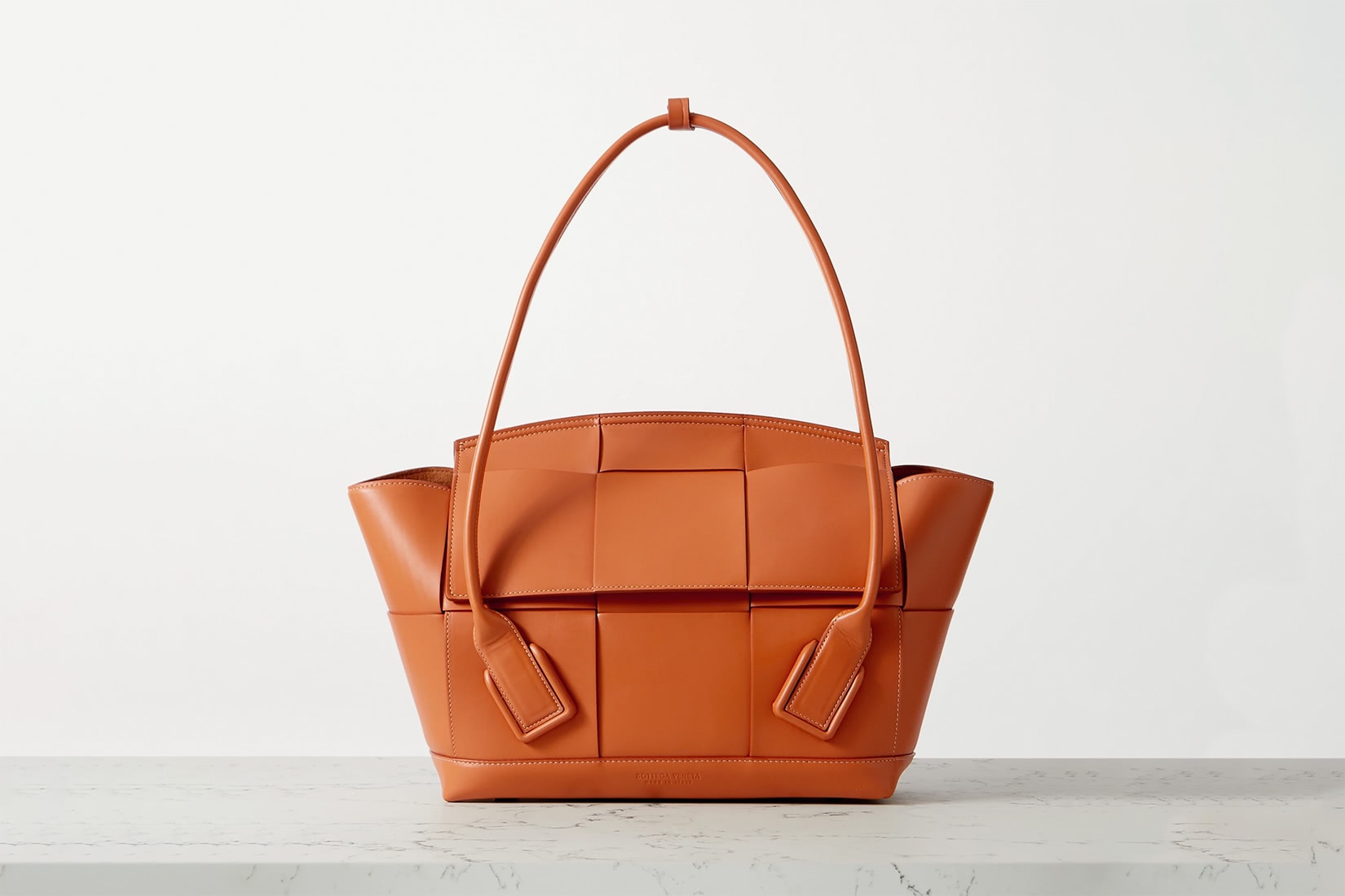 best travel tote bags women leather bottega veneta - Luxe Digital
