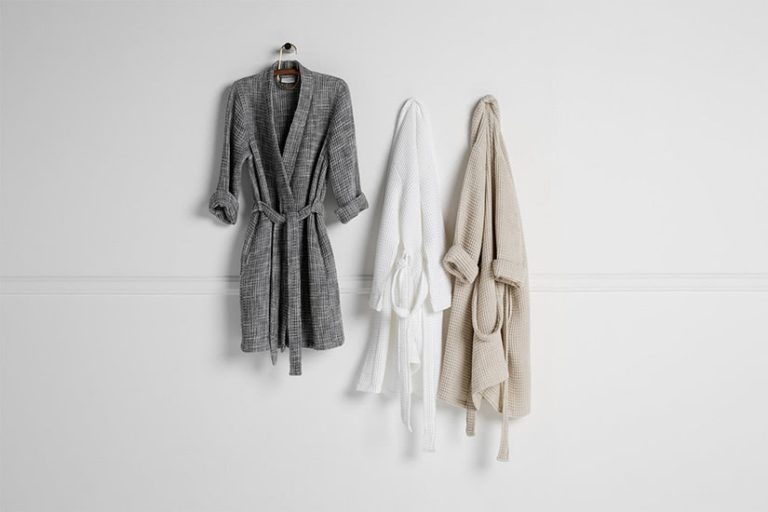 17 Best Bathrobes For Women 2021 (Style Guide)
