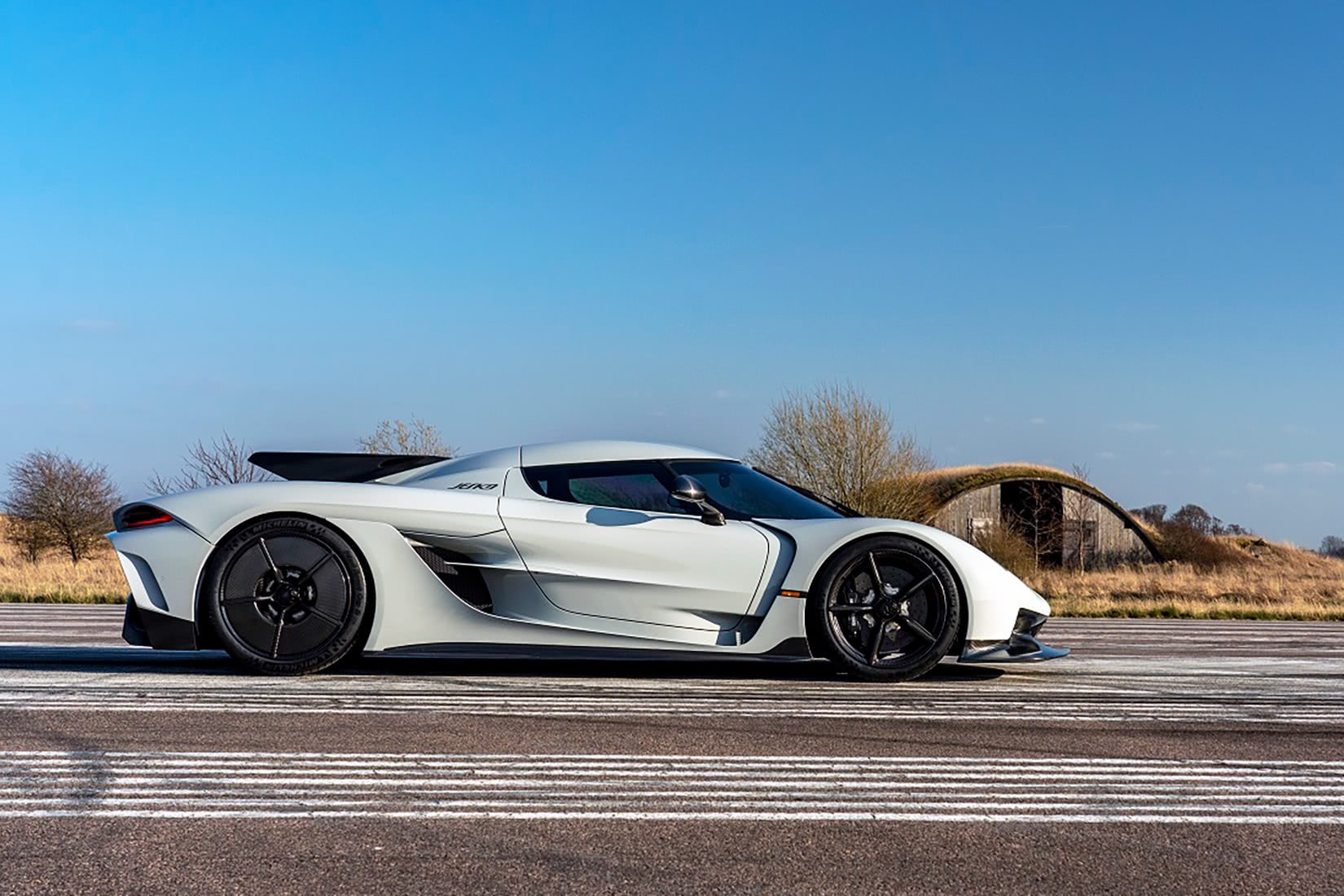 fastest cars world 2021 Koenigsegg Jesko Absolut - Luxe Digital