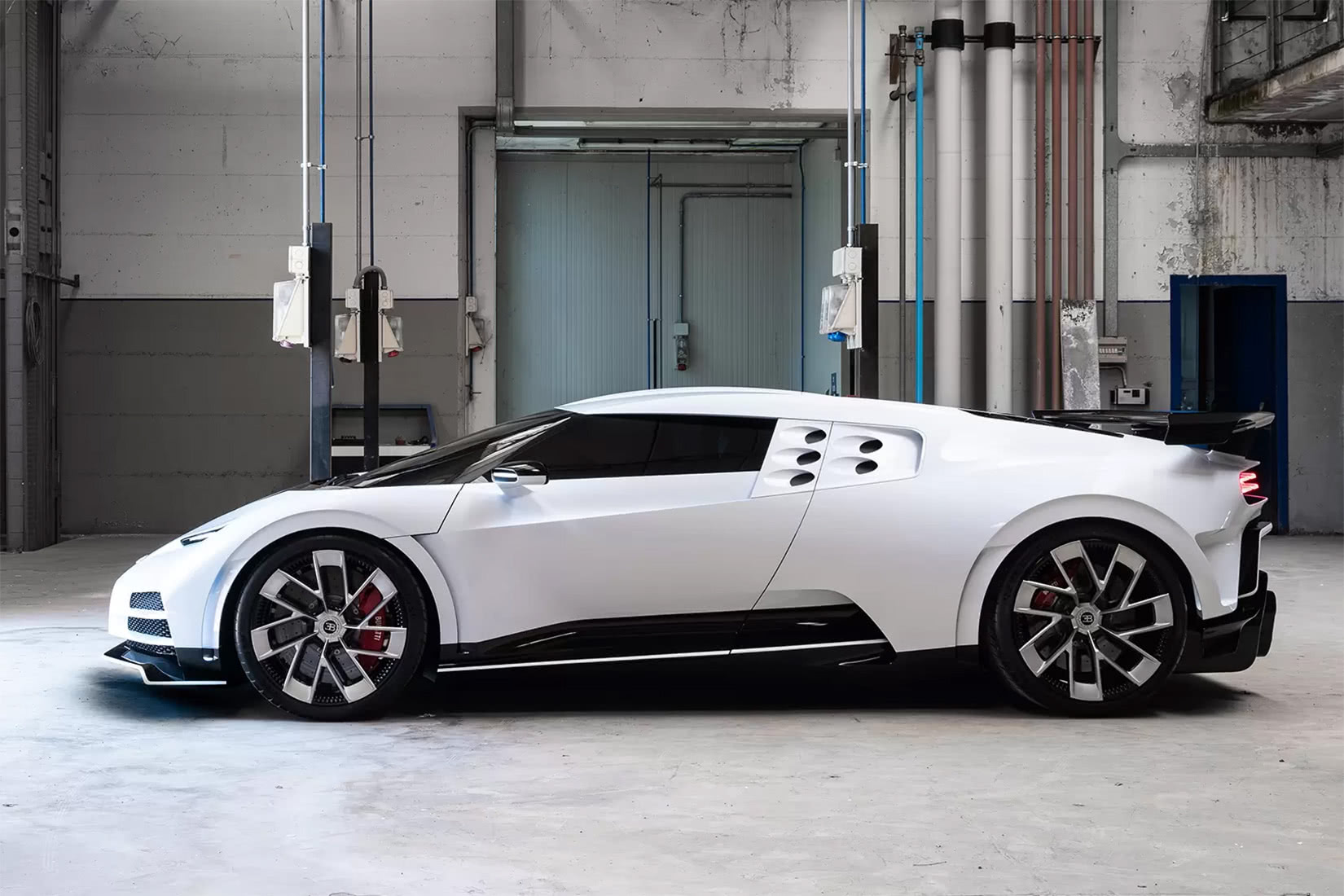 Dünyanın en pahalı arabaları 2021 Bugatti Centodieci