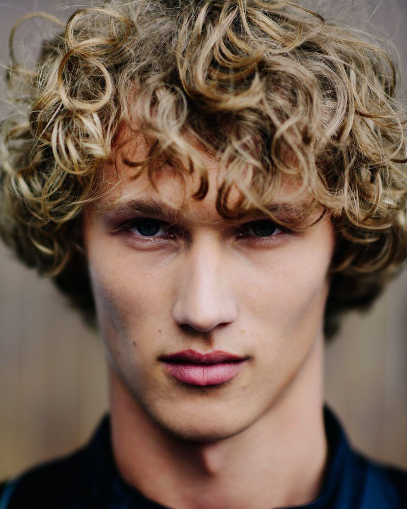 men curly hairstyles different shades of blonde Luxe Digital