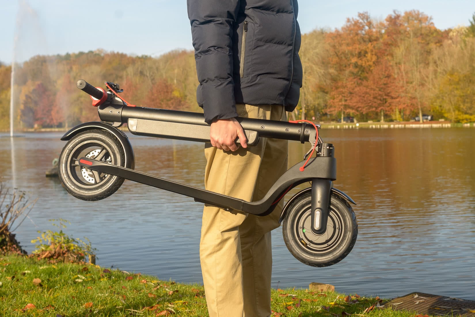 TurboAnt X7 Pro review electric scooter portable - Luxe Digital