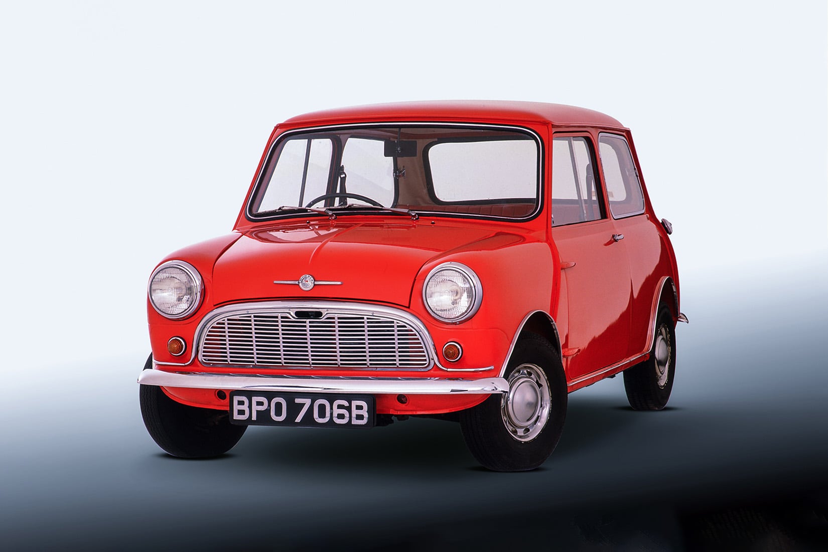 best classic cars vintage British Motor Corporation Mini 1959 old - Luxe Digital