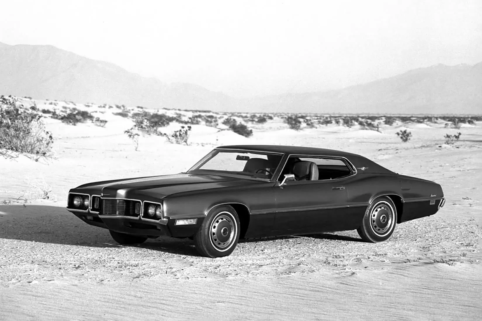best-classic-cars-vintage-Ford-Thunderbird-1971-old-luxe-digital@2x.jpg.webp