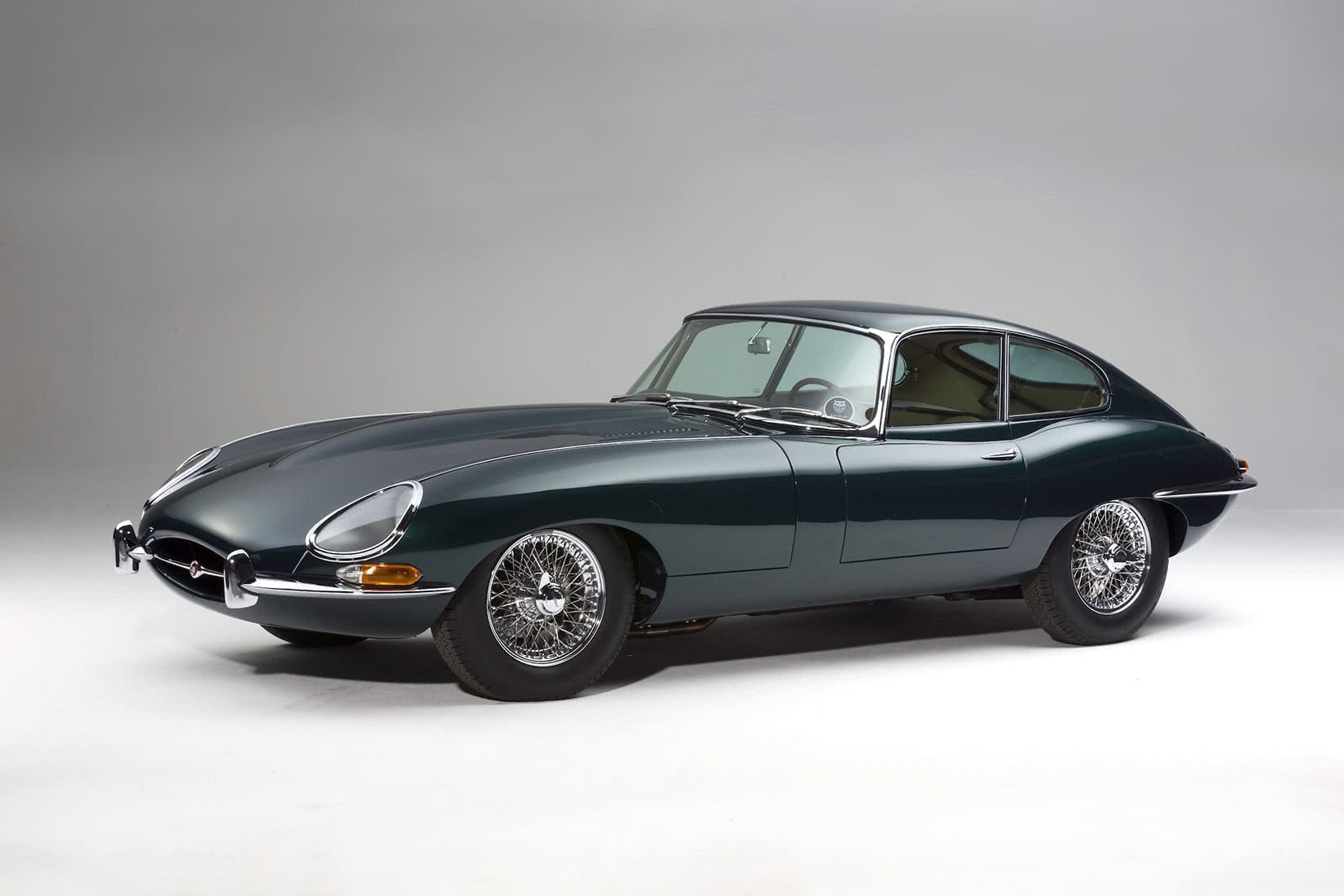 best classic cars vintage Jaguar E-Type 1961 old - Luxe Digital