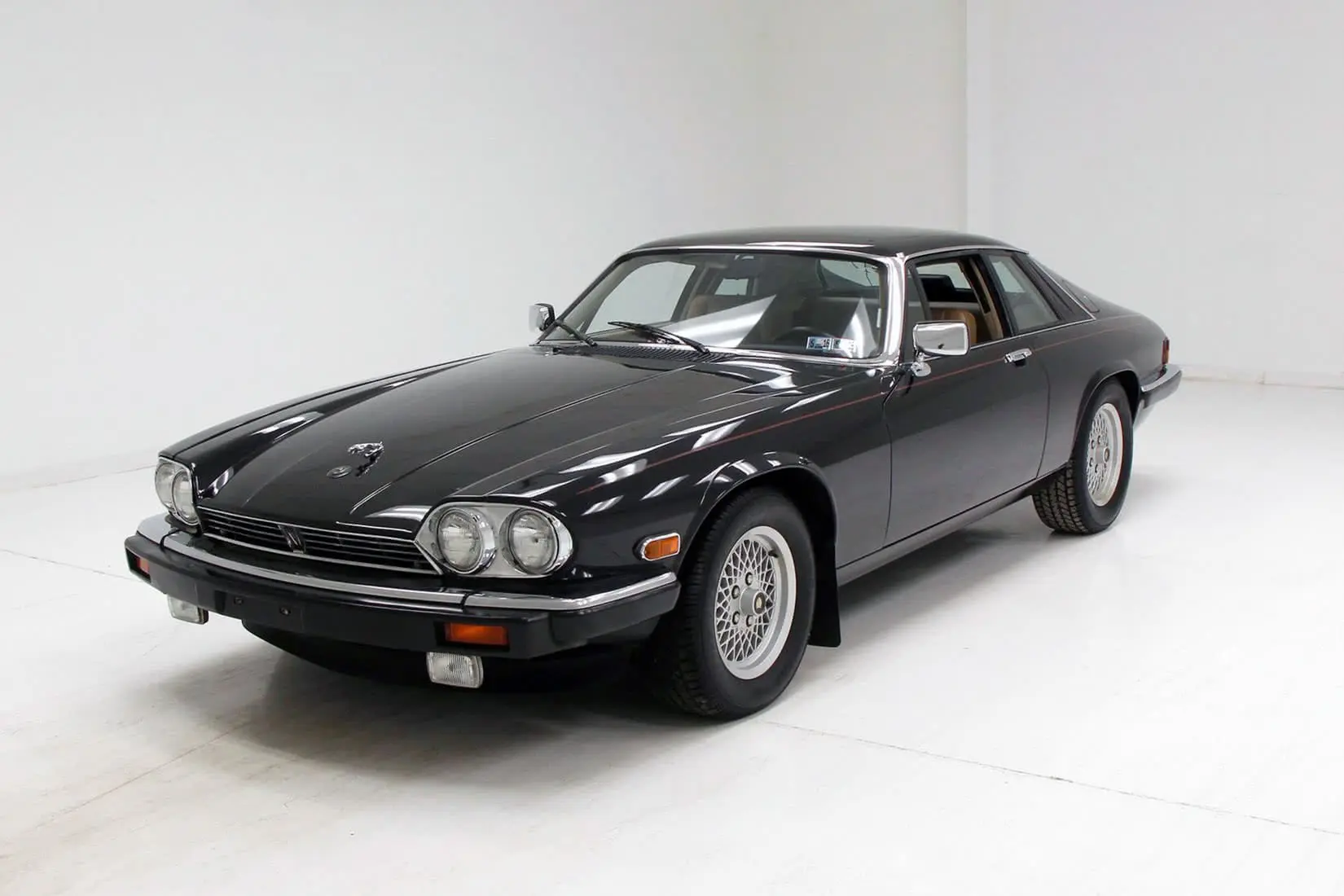 best-classic-cars-vintage-Jaguar-XJS-1989-old-luxe-digital@2x.jpg.webp