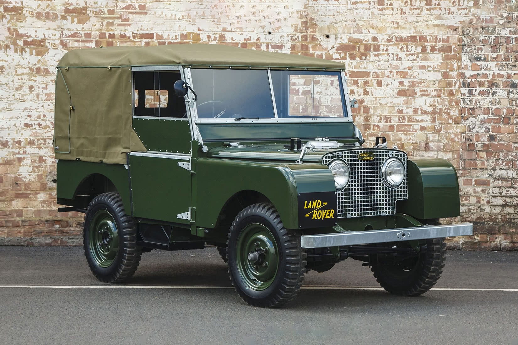 best classic cars vintage Land Rover 1948 old - Luxe Digital