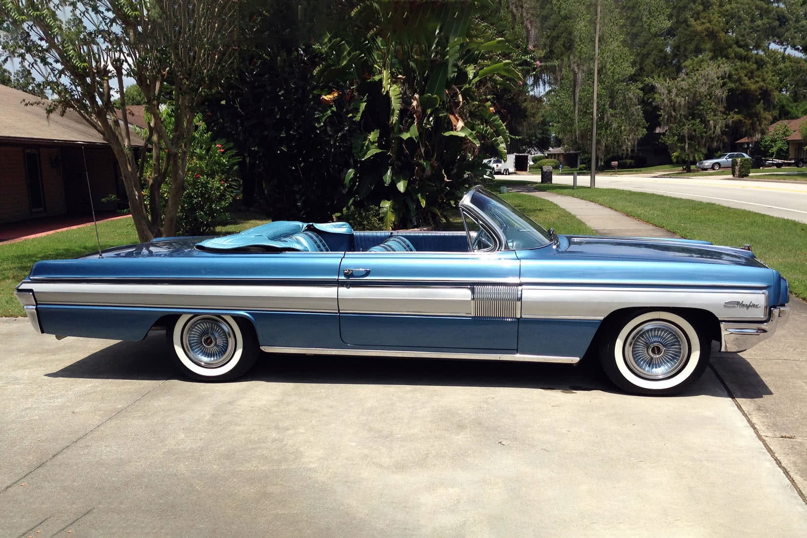 best classic cars vintage Oldsmobile Starfire Convertible 1962 old - Luxe Digital