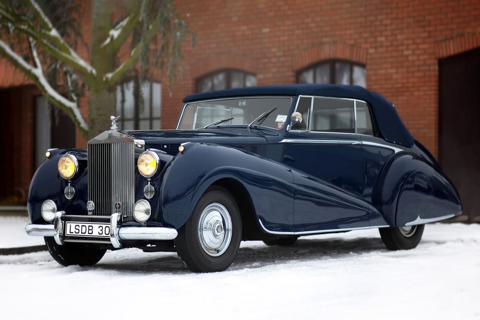 best classic cars vintage Rolls-Royce Dawn Drophead 1949 old - Luxe Digital