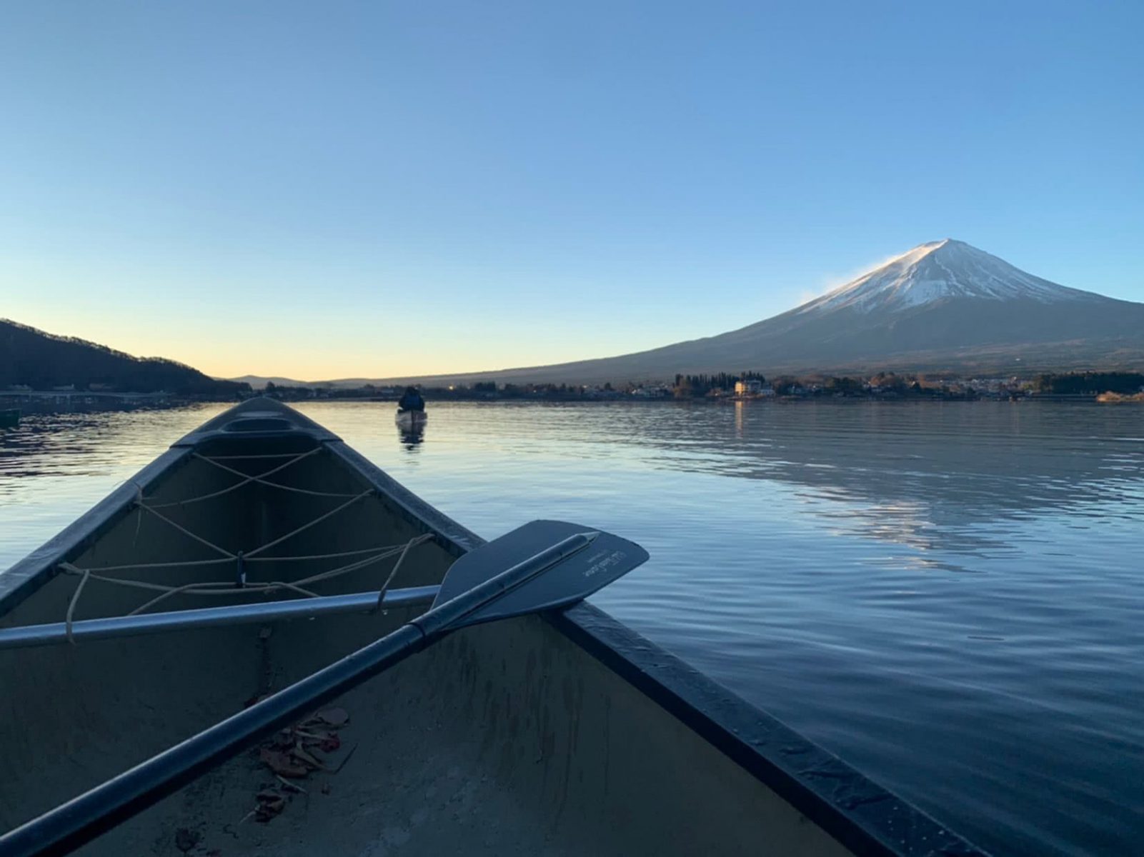 around tokyo luxury travel japan lake kawaguchiko canadian canoe luxe digital
