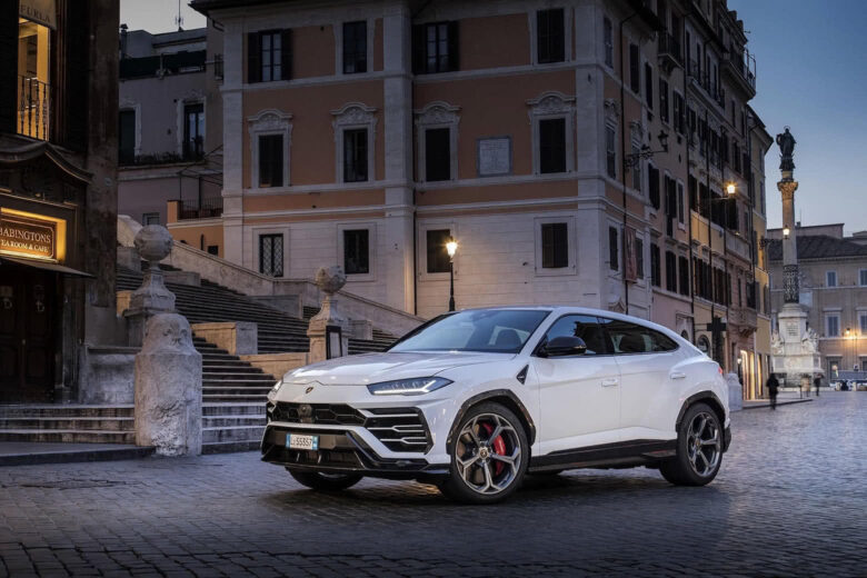 best luxury SUVs 2022 Lamborghini Urus - Luxe Digital