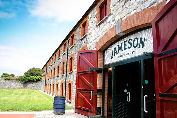 jameson wiskey irish distillery dublin - Luxe Digital