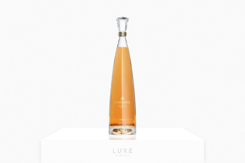 https://cdn.luxe.digital/media/20220218145205/cincoro-tequila-cincoro-anejo-tequila-review-luxe-digital-780x520.jpg