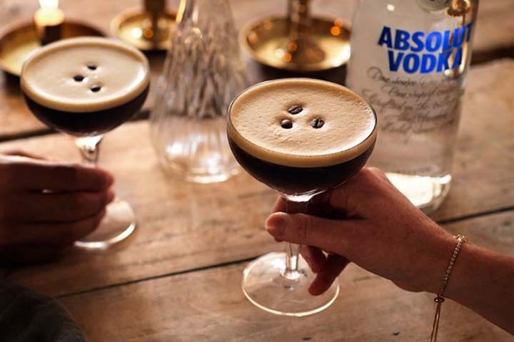 absolut vodka espresso martini cocktail recipe - luxe digital