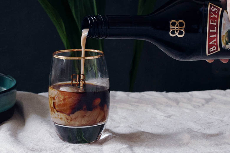 baileys irish coffee cocktail recipe - Luxe Digital