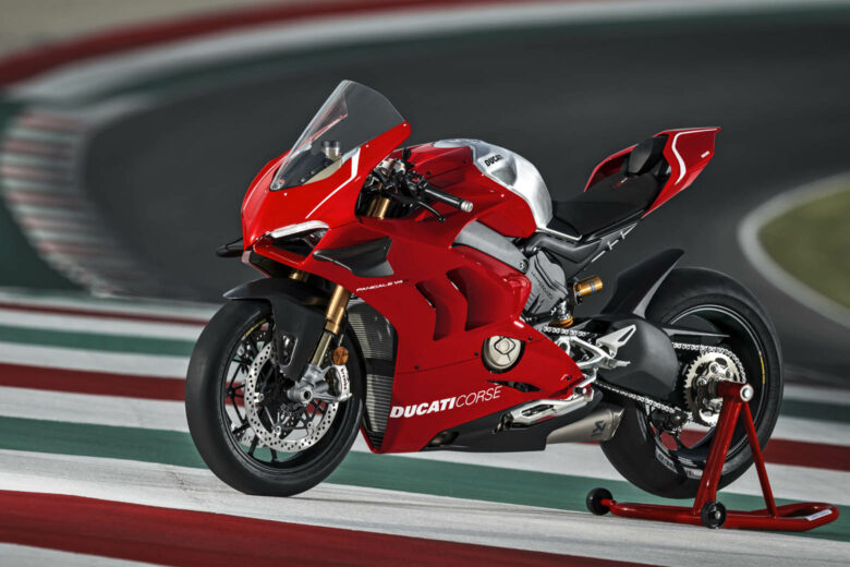 fastest motorcycles ducati panigale v4 r review - Luxe Digital