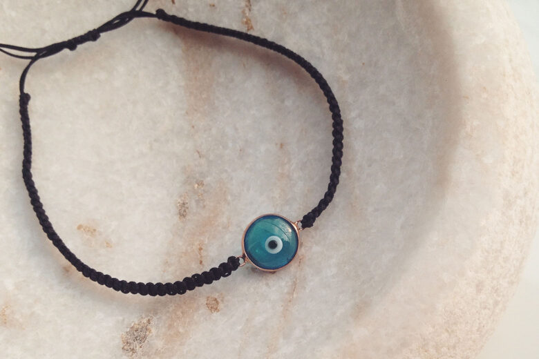 Eyeball on sale necklace meaning