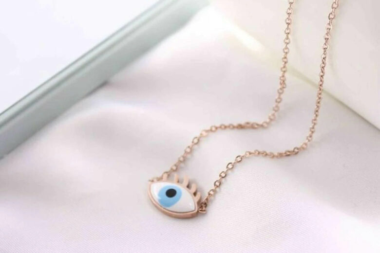 Necklace with deals eye pendant meaning