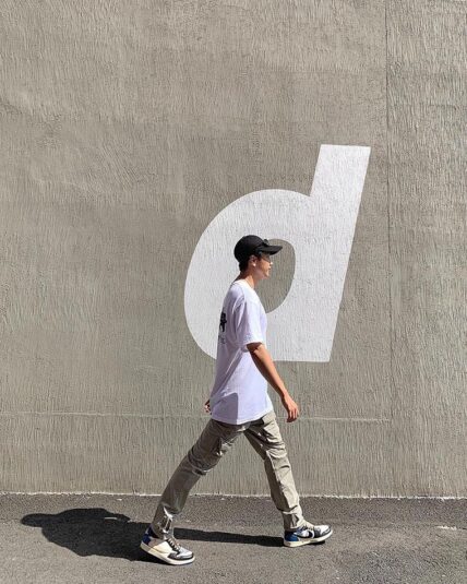 travis scott shoes on feet