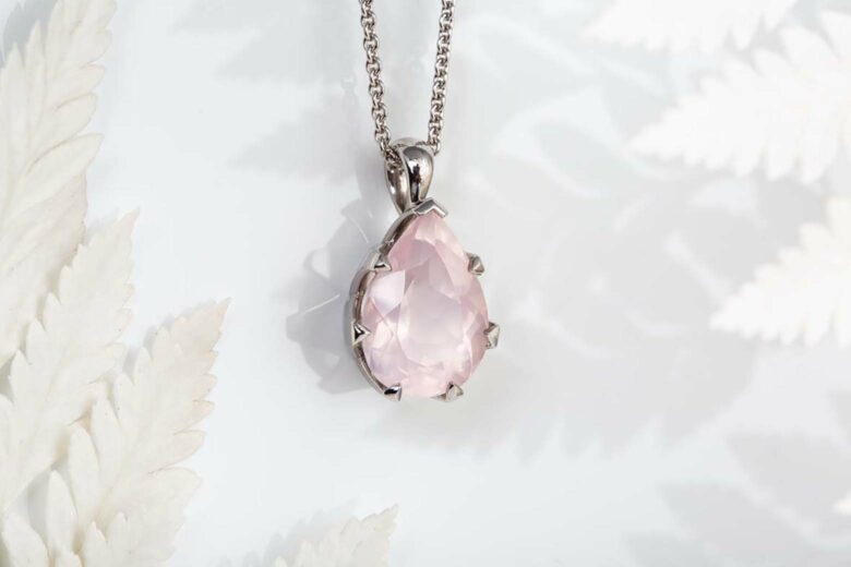 Rose quartz hot sale pendant meaning