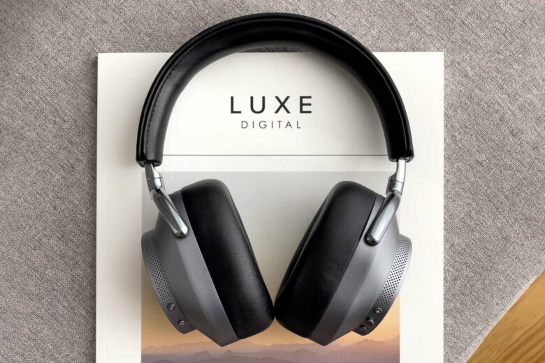 Master & Dynamic MW75 review mobile app - Luxe Digital