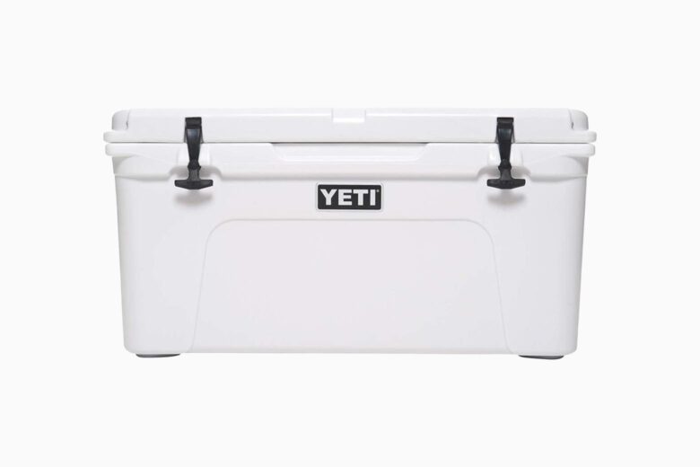 https://cdn.luxe.digital/media/20220706190356/best-coolers-ice-chests-yeti-tundra-review-luxe-digital-780x520.jpg