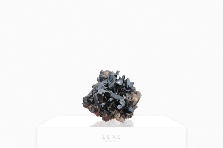 black gemstones black quartz review - Luxe Digital