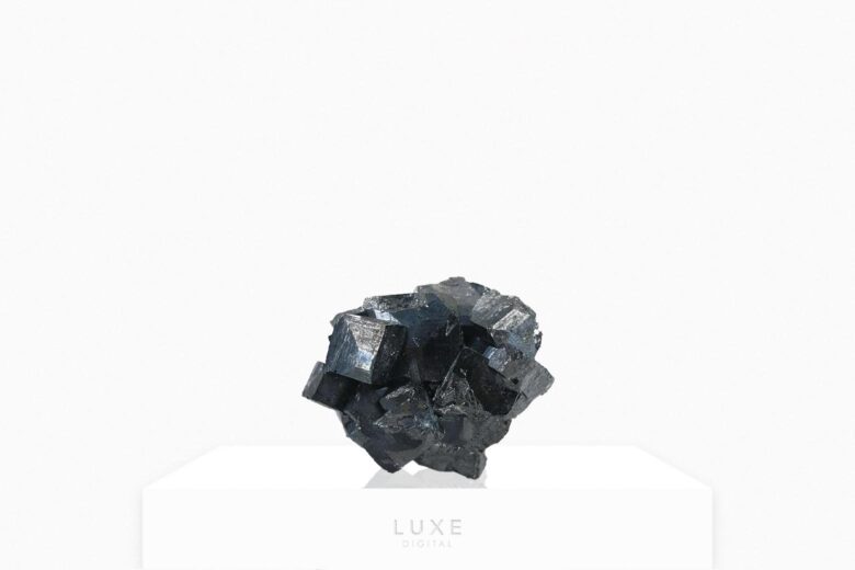 black gemstones magnetite review - Luxe Digital