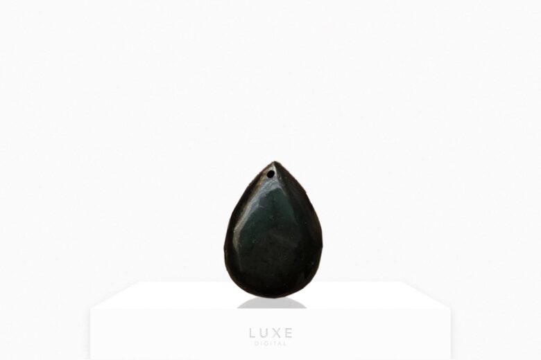 black gemstones shungite review - Luxe Digital
