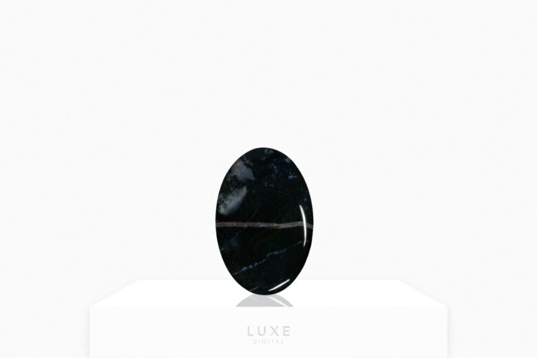 black gemstones black agate review - Luxe Digital.