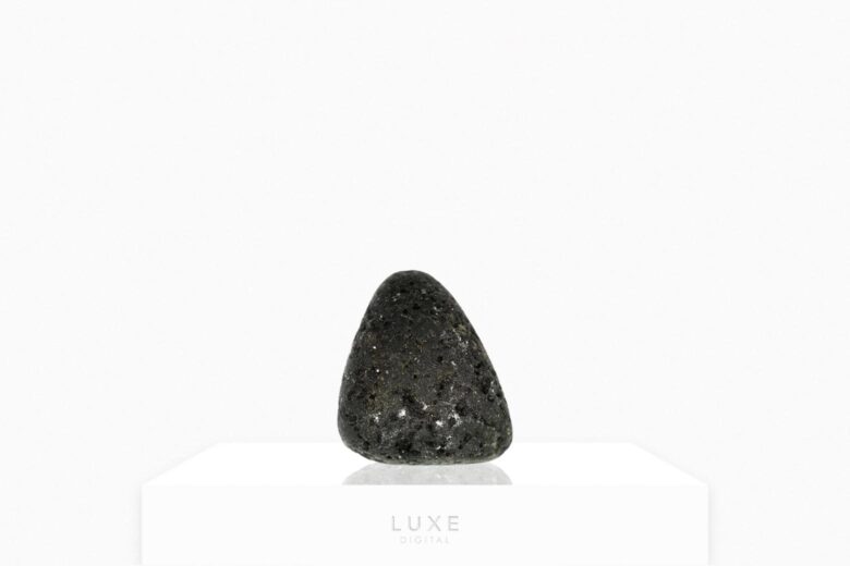 black gemstones black basalt review - Luxe Digital