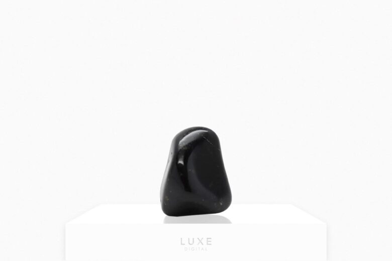 black gemstones black jade review - Luxe Digital