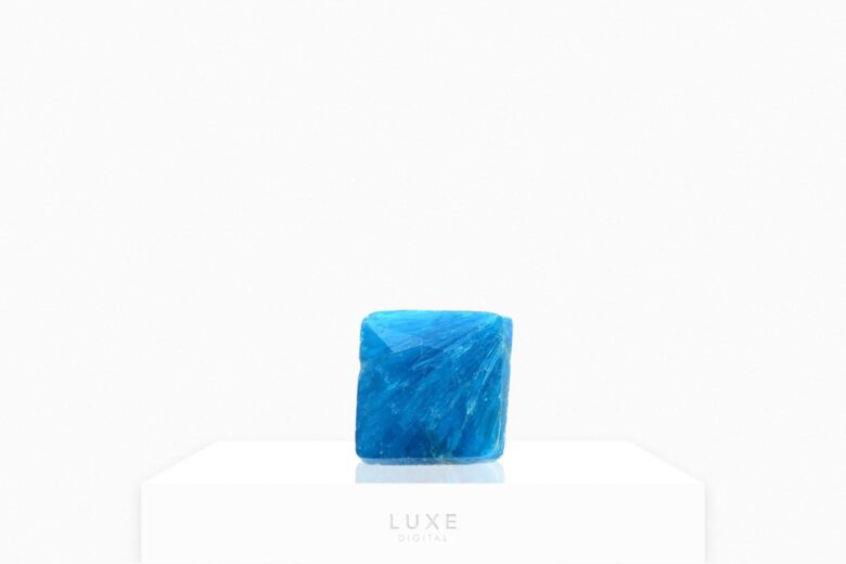 blue gemstones cavansite - Luxe Digital
