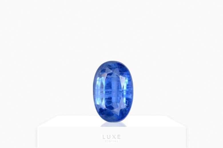 blue gemstones kyanite - Luxe Digital
