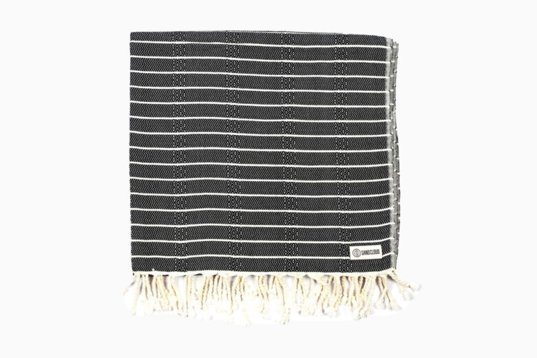 best beach towels sand cloud review - Luxe Digital