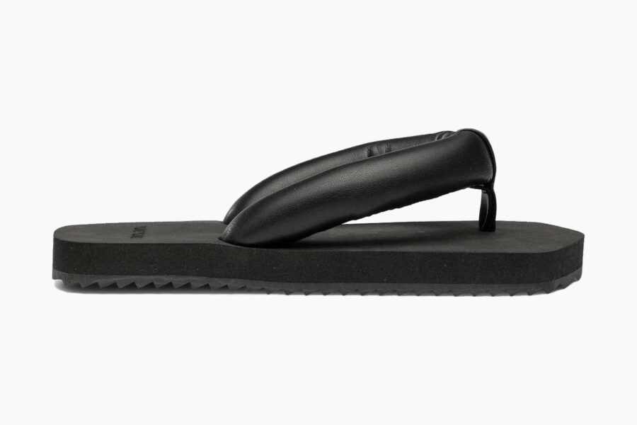 21 Most Comfortable FlipFlops For Men (Buying Guide)
