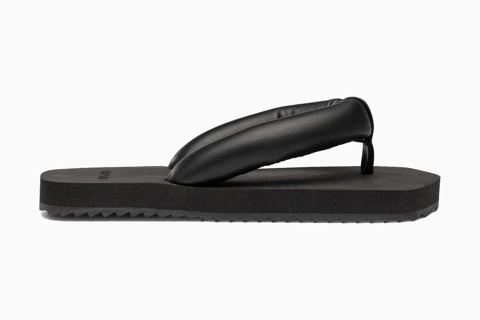 21 Most Comfortable FlipFlops For Men (Buying Guide)