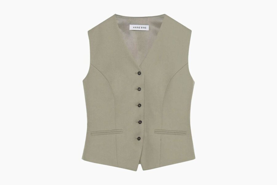 11 Best Suit Vests For Women To Buy This Fall Winter (Guide)
