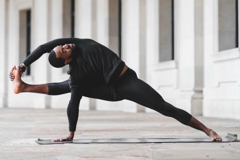 Alo Yoga What You Need To Know About The Athleisure Brand