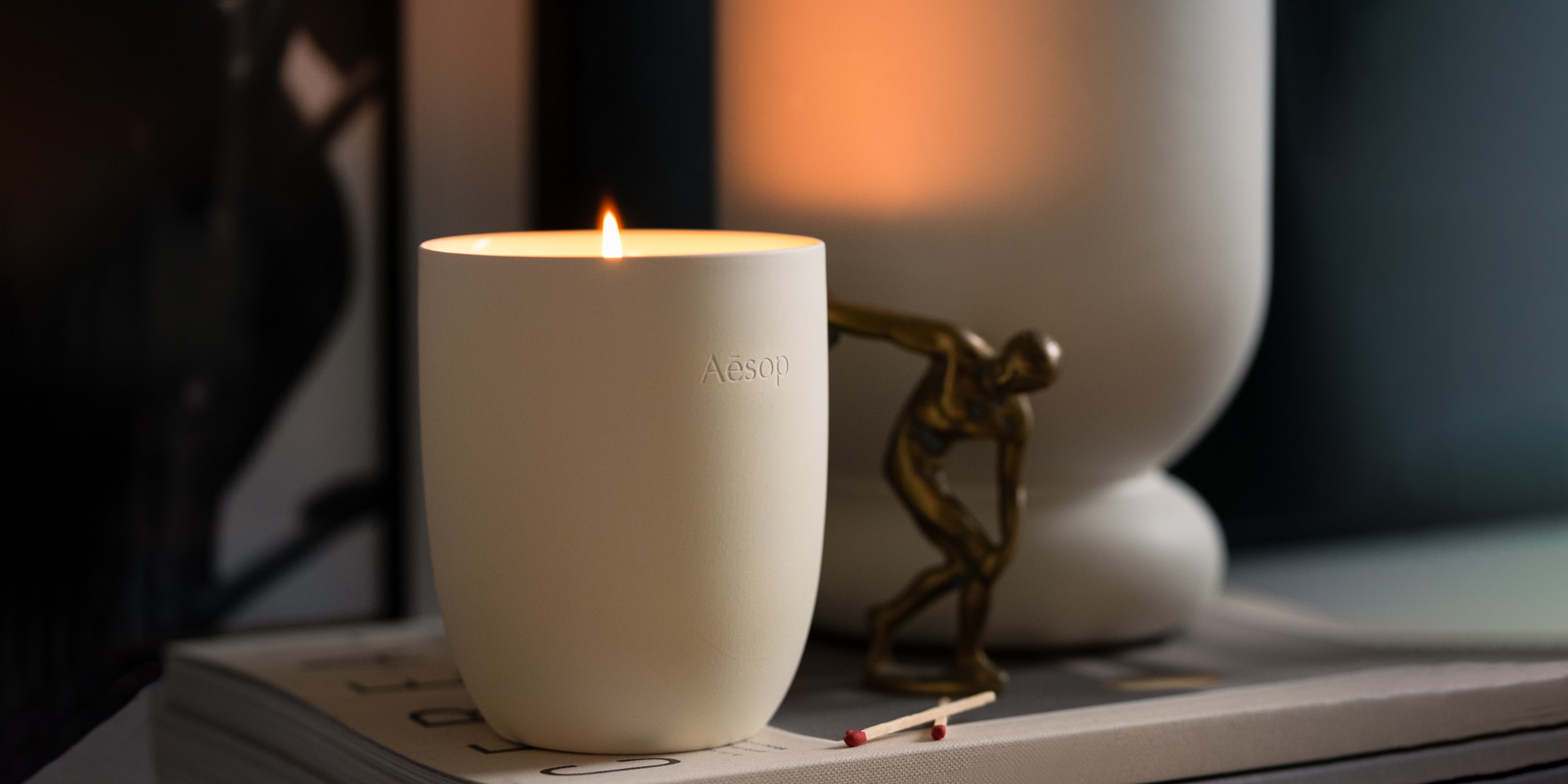 https://cdn.luxe.digital/media/20221208075143/best-scented-candles-list-home-fragrance-luxe-digital.jpeg