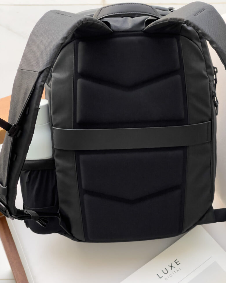 Vincero commuter backpack review back - Luxe Digital