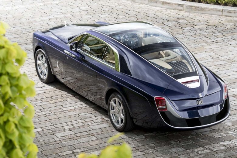 en pahalı arabalar 2023 rolls royce sweptail 