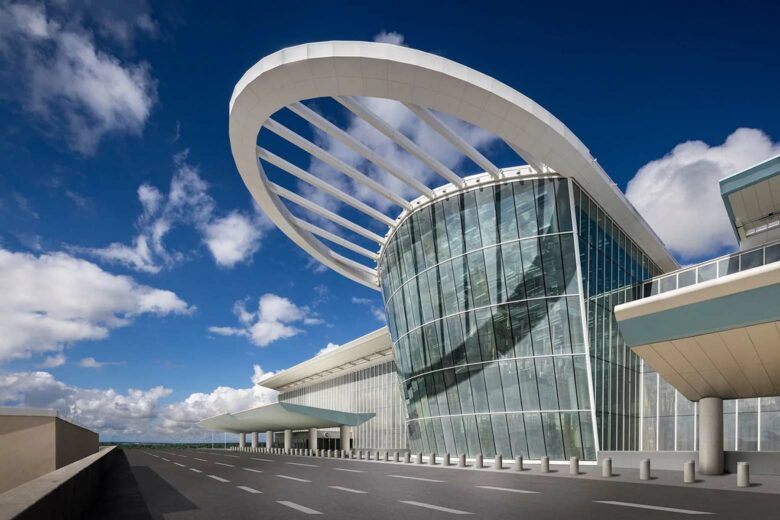 largest airports in the world orlando international - Luxe Digital