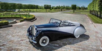 best classic cars vintage - Luxe Digital