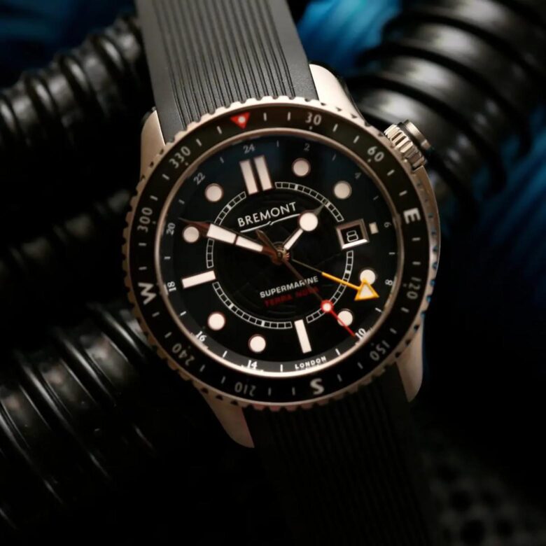 watch materials titanium - Luxe Digital